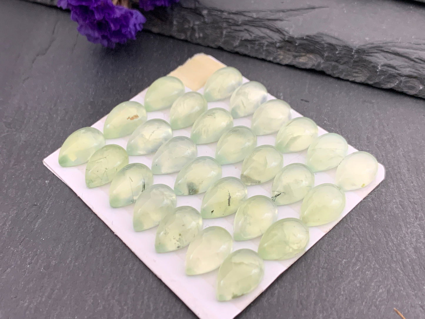 Prehnite pear 8x12mm cabochon - Calibrated cabochons