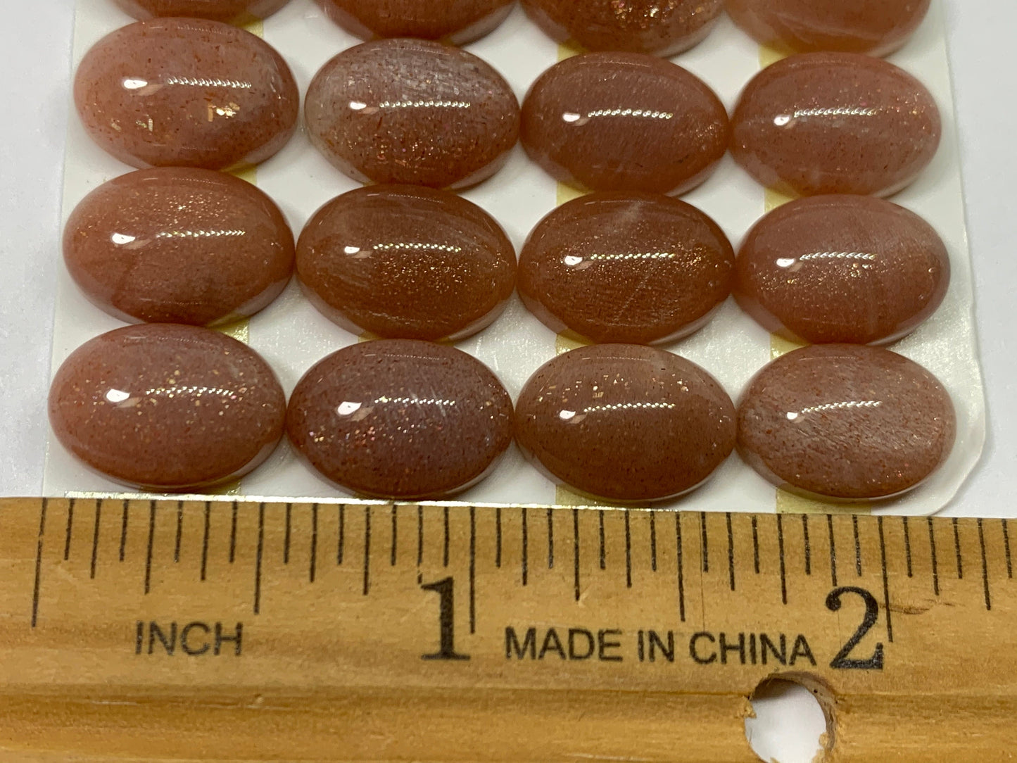 Goldsand Moonstone oval 10x14mm cabochon - Calibrated cabochons