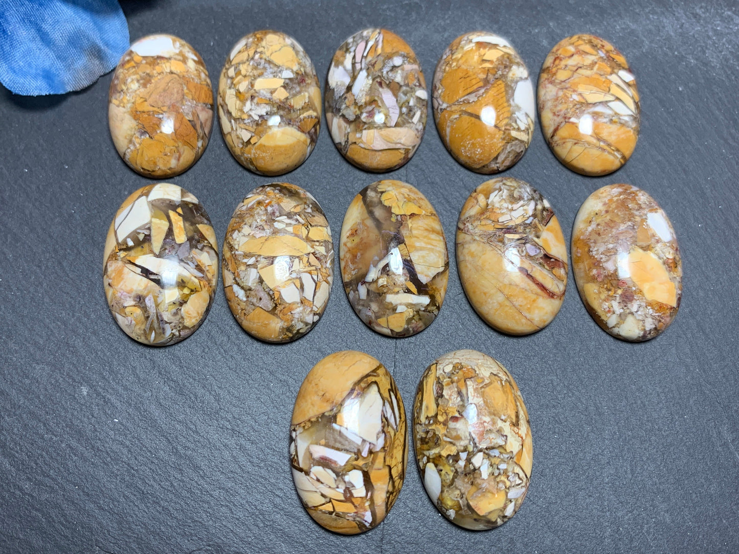 Brecciated Mookaite oval 20x30mm cabochon - Calibrated cabochons