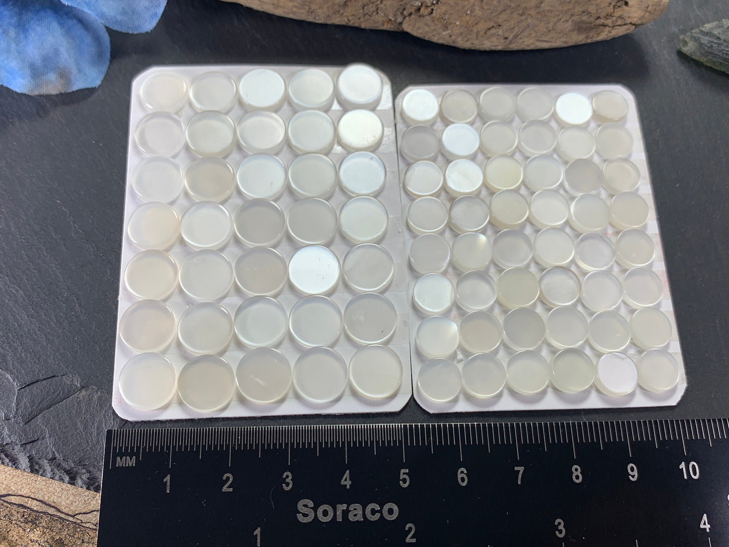 Flat White Moonstone round 8mm & 10mm cabochon - Calibrated cabochon