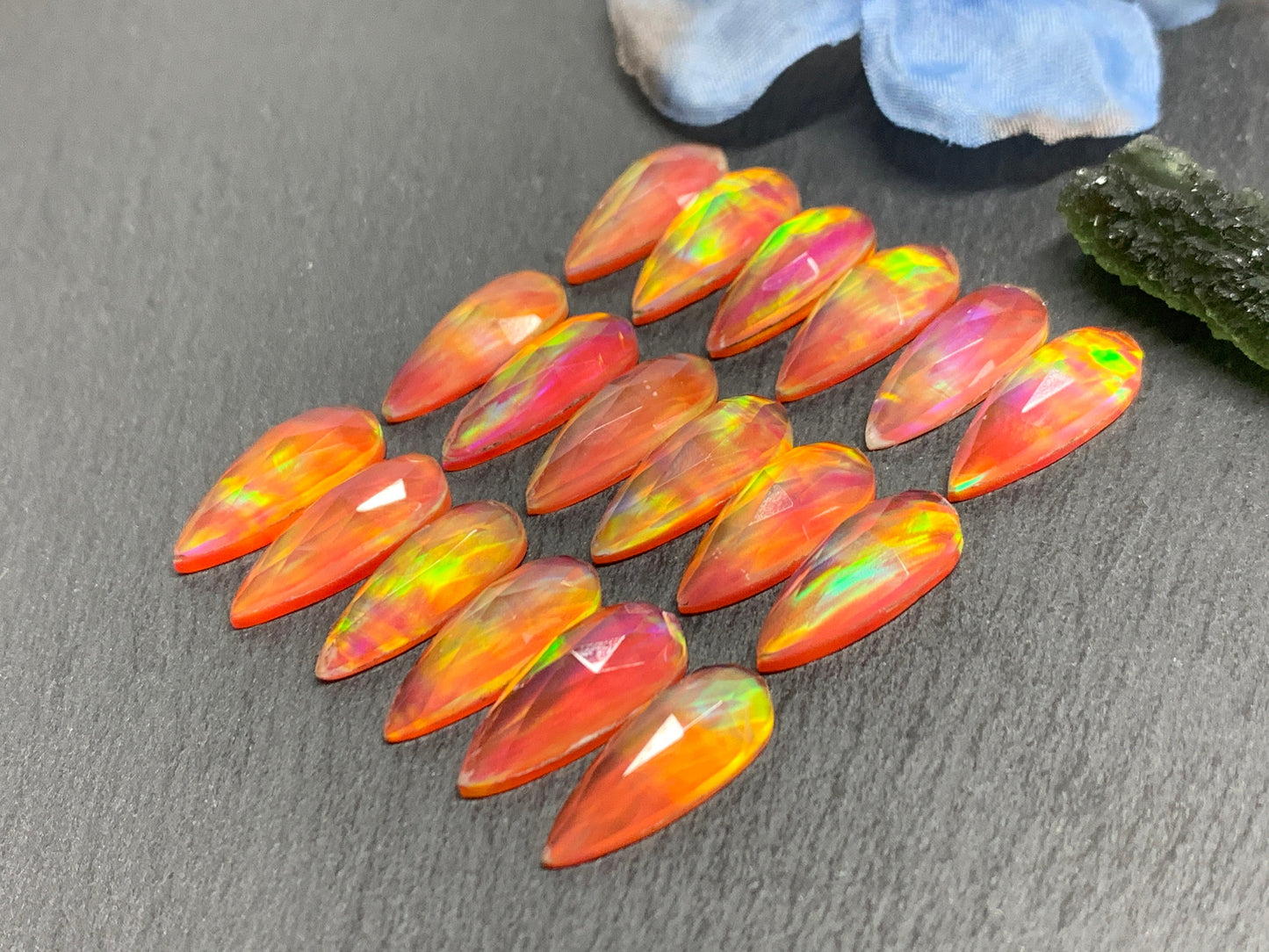 Faceted Aurora Opal pear 8x20mm cabochon - Doublet cabochons