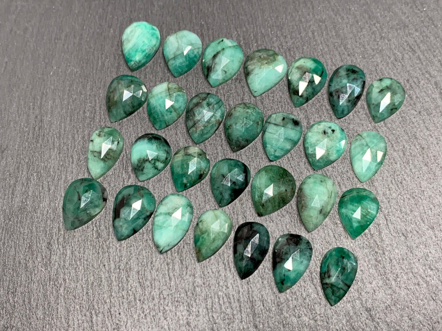 Emerald Faceted pear 12-14mm cabochon