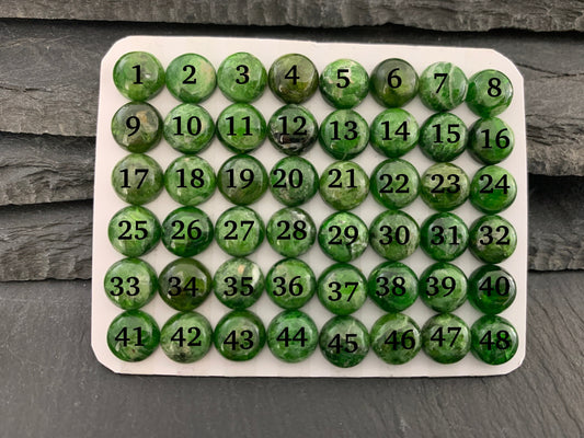 Chrome Diopside round 8mm cabochon - Calibrated cabochons