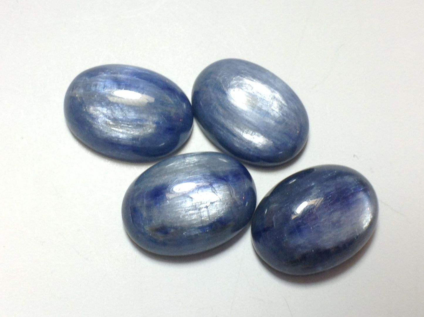 Kyanite oval 12x16mm Cabochon - Calibrated cabochons