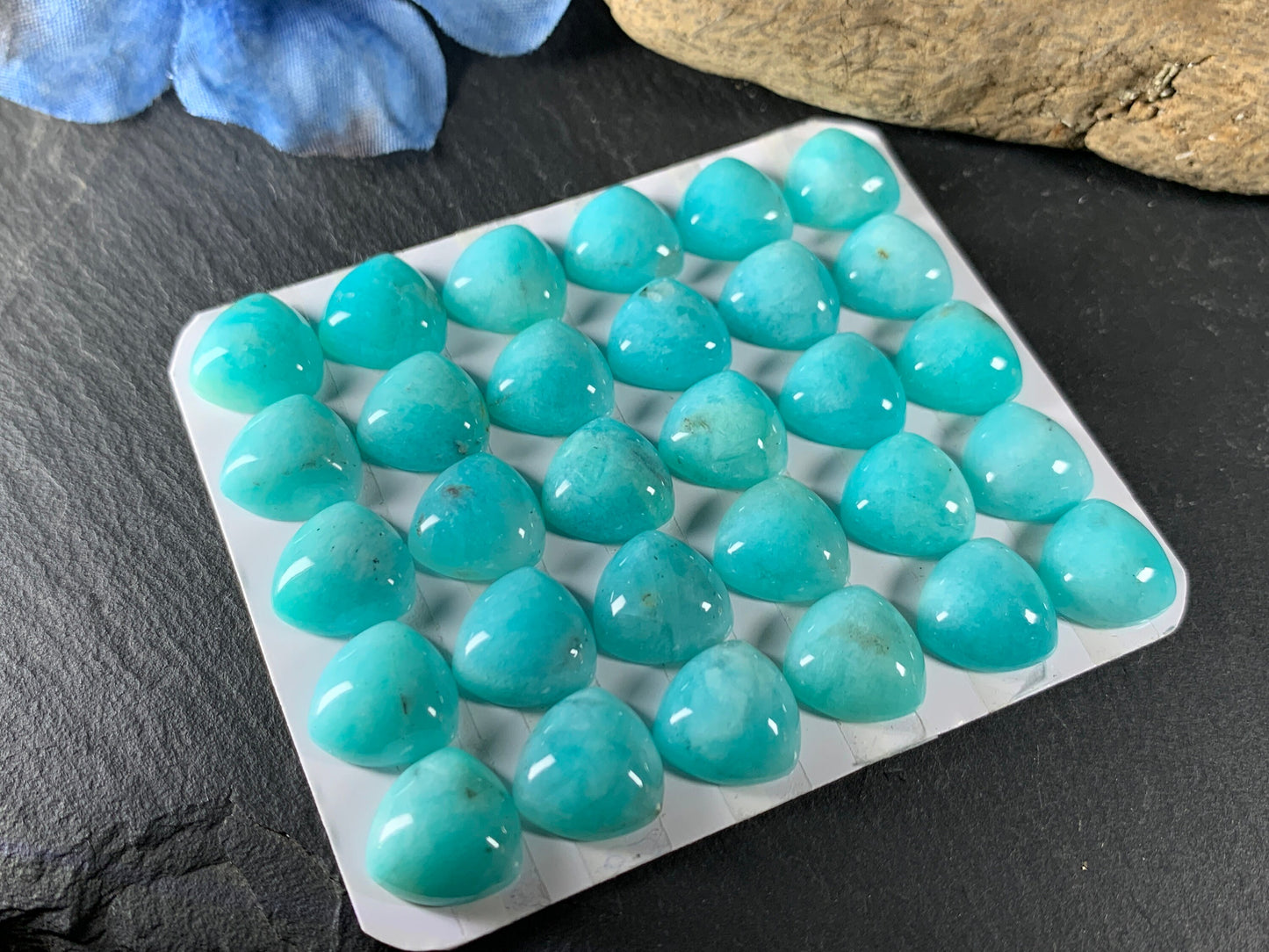 Amazonite trillion 12x12mm Cabochon - Calibrated cabochons
