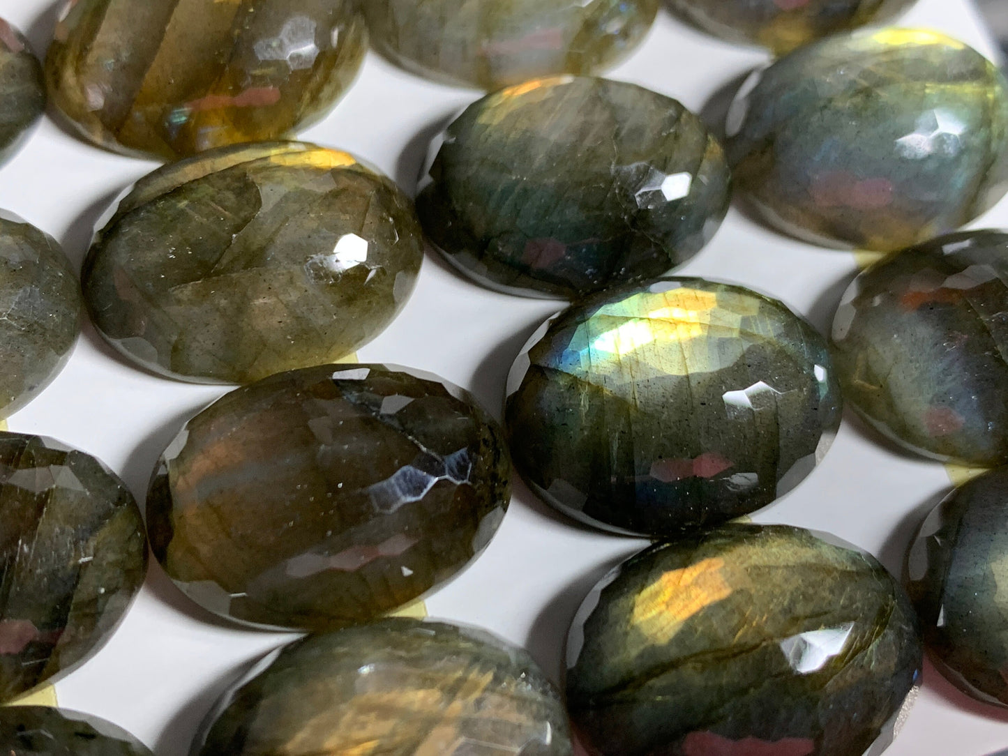 Faceted Labradorite oval 15x20mm cabochon - Calibrated cabochons