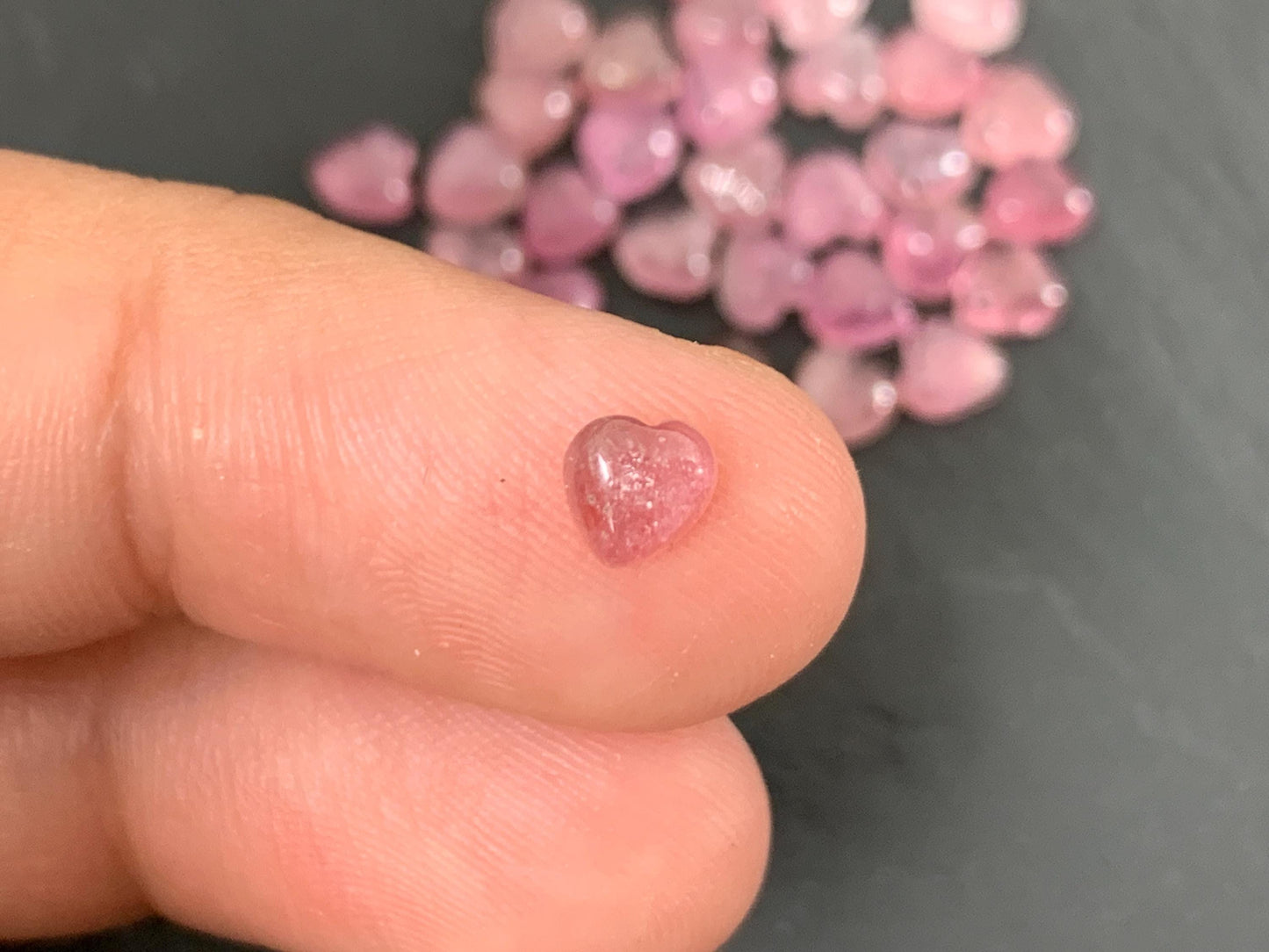 Tourmaline heart 5mm cabochon - Calibrated acbochons