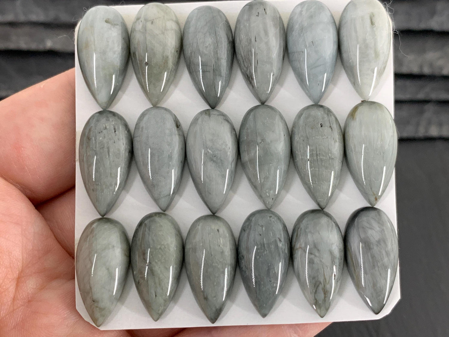 Eagle Eye pear 10x20mm cabochon - Calibrated cabochons