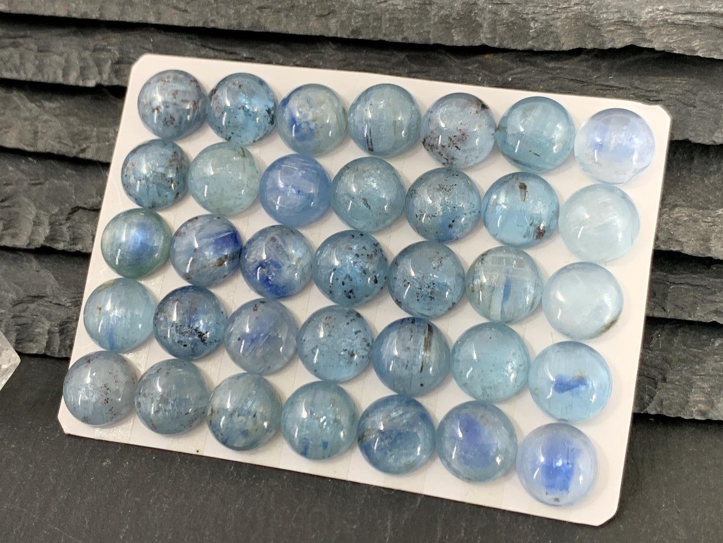 Kyanite round 10mm cabochon - Calibrated cabochons