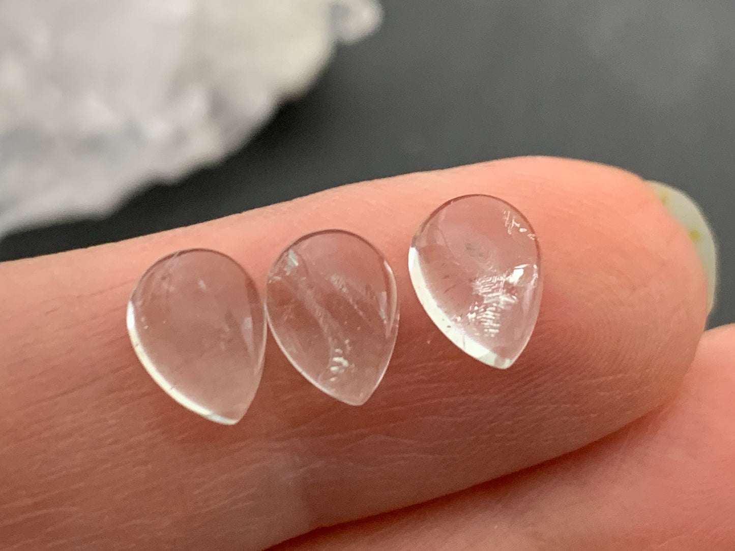 Green Amethyst pear 6x8mm cabochon - Calibrated cabochons
