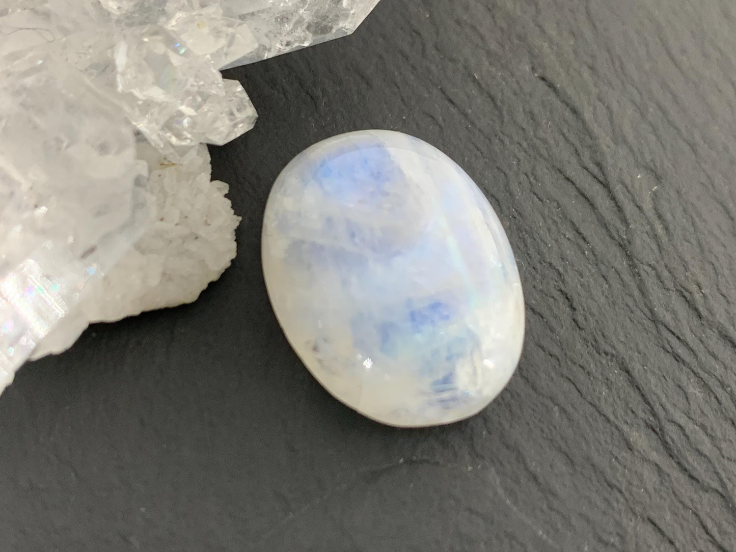 Rainbow Moonstone oval 21x16x9mm cabochon