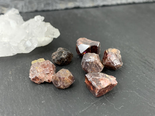 Raw Zircon 8-12mm long from Tanzania - lot of 7 pieces - not drilled gemstone