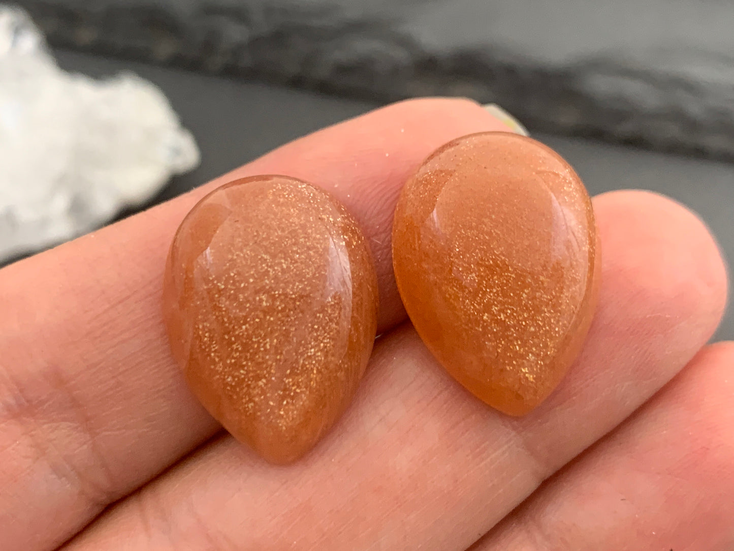 Goldsand Sunstone pear 15x20mm cabochon - Calibrated cabochons
