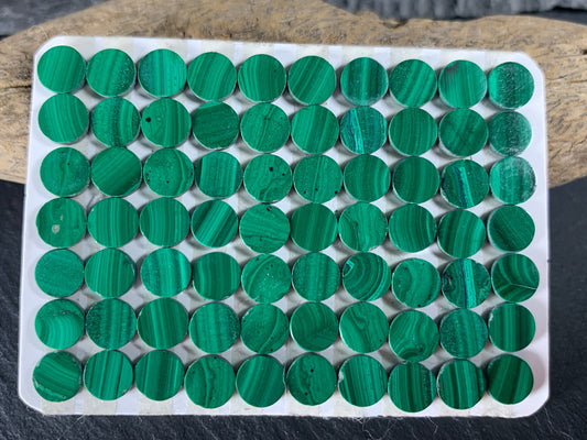 Flat Malachite round 6mm cabochon - Calibrated cabochons