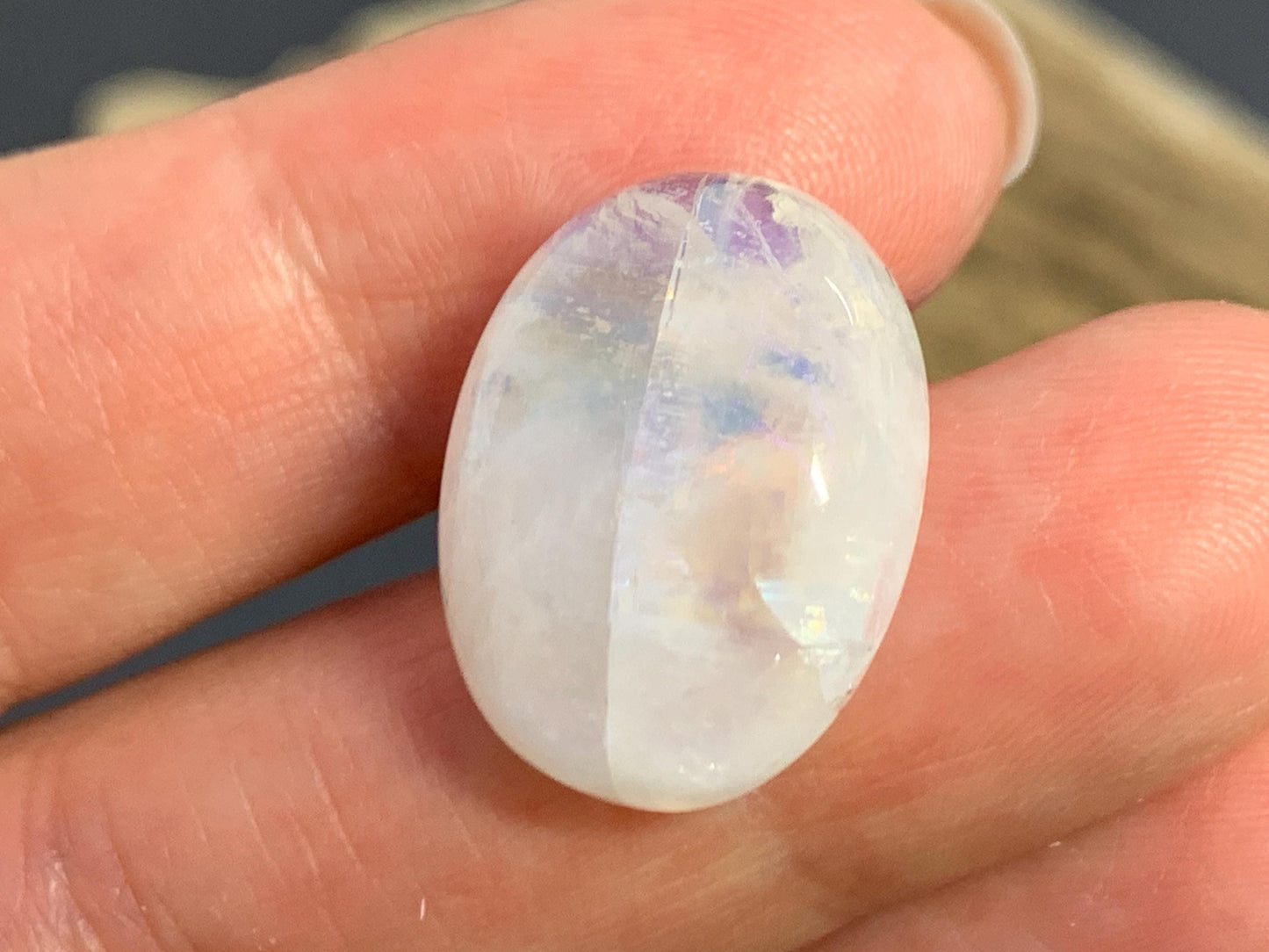Rainbow Moonstone oval 20x15x8mm cabochon