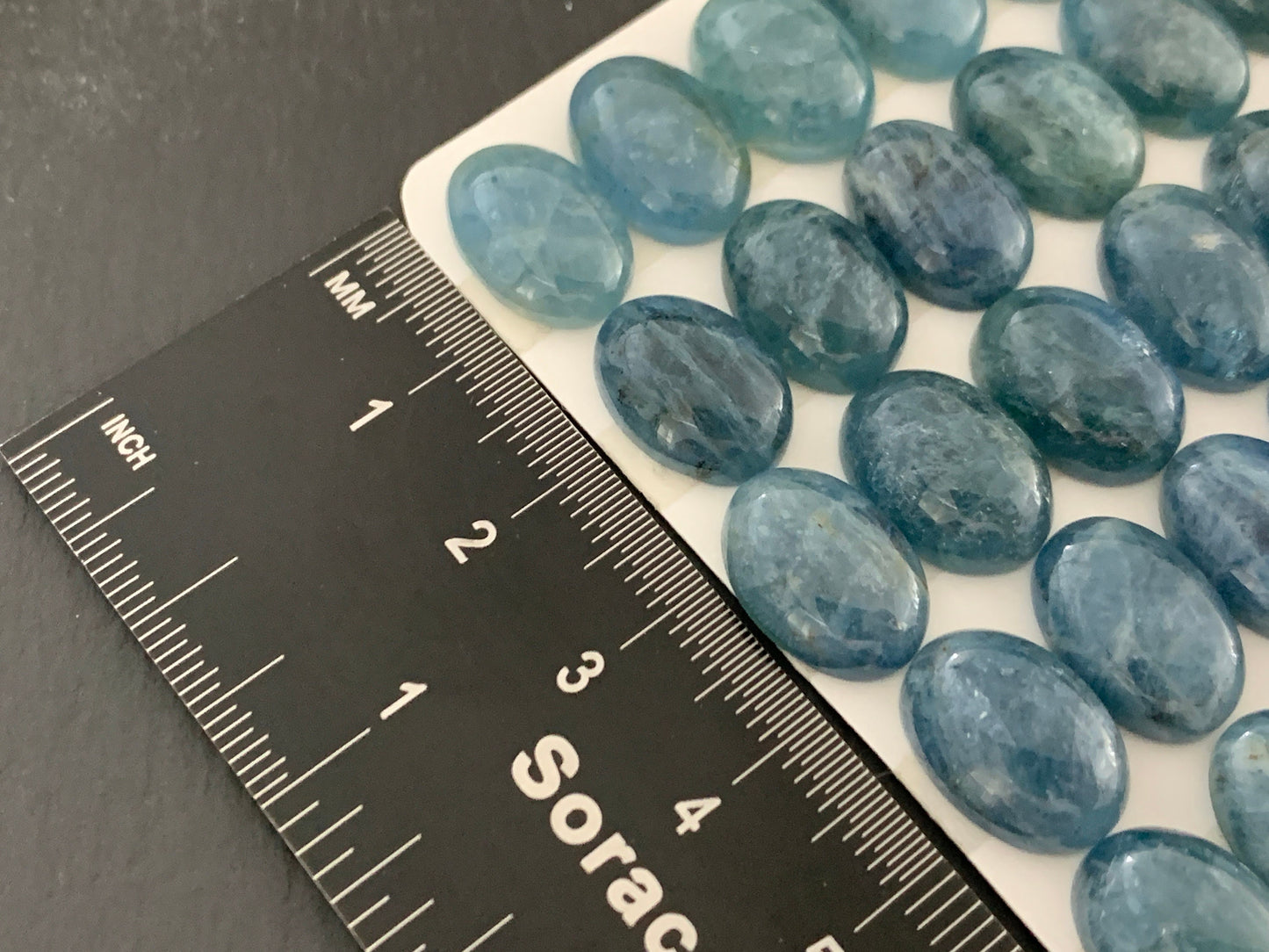 Aquamarine oval 10x14mm cabochon - Calibrated cabochons