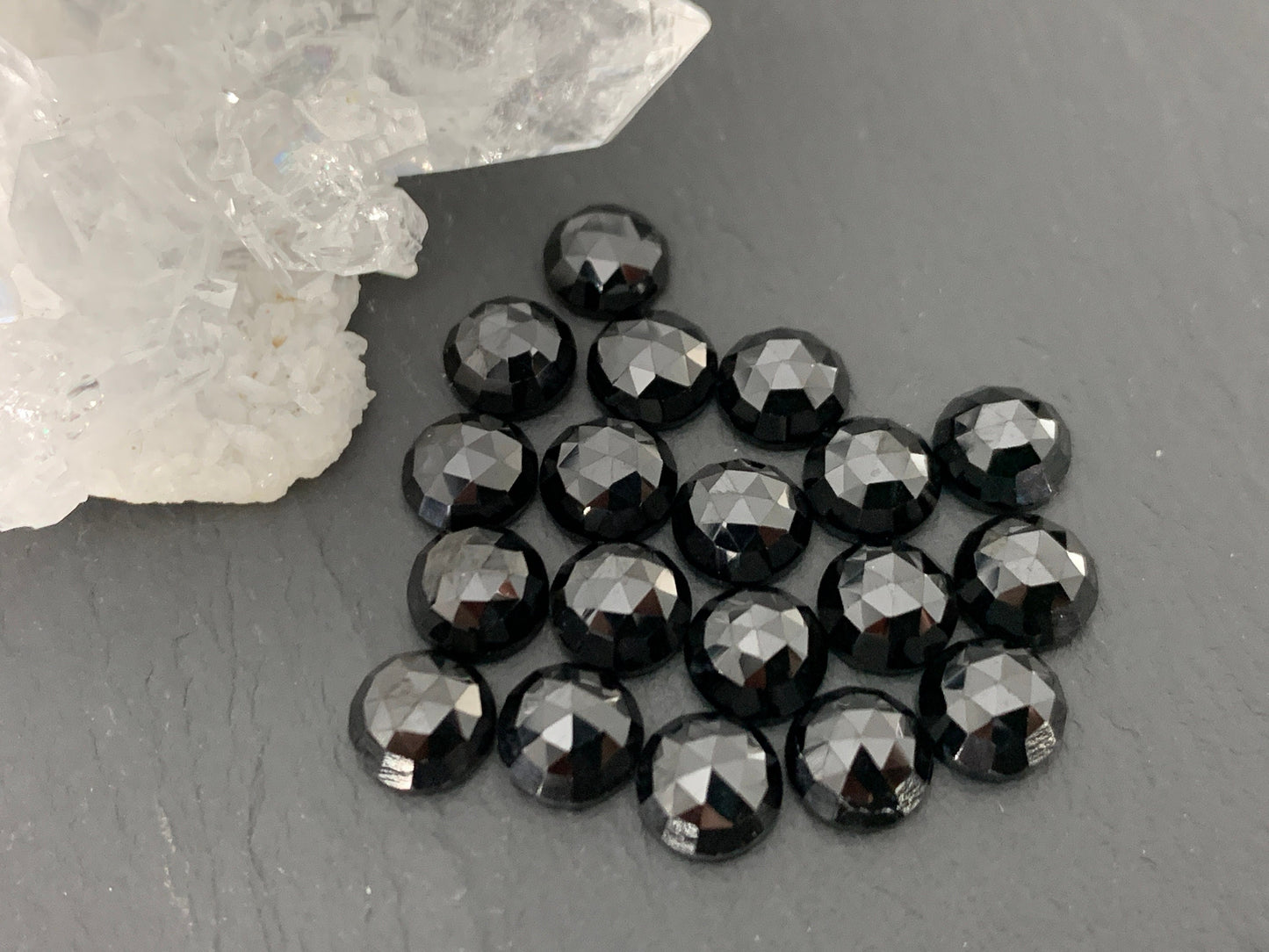 Faceted Black Spinel round 6mm cabochon - Calibrated cabochons