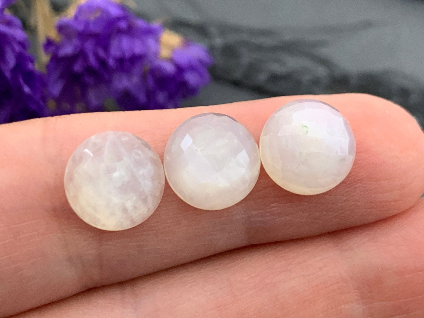 Faceted White Moonstone round 10mm cabochon - Calibrated cabochons