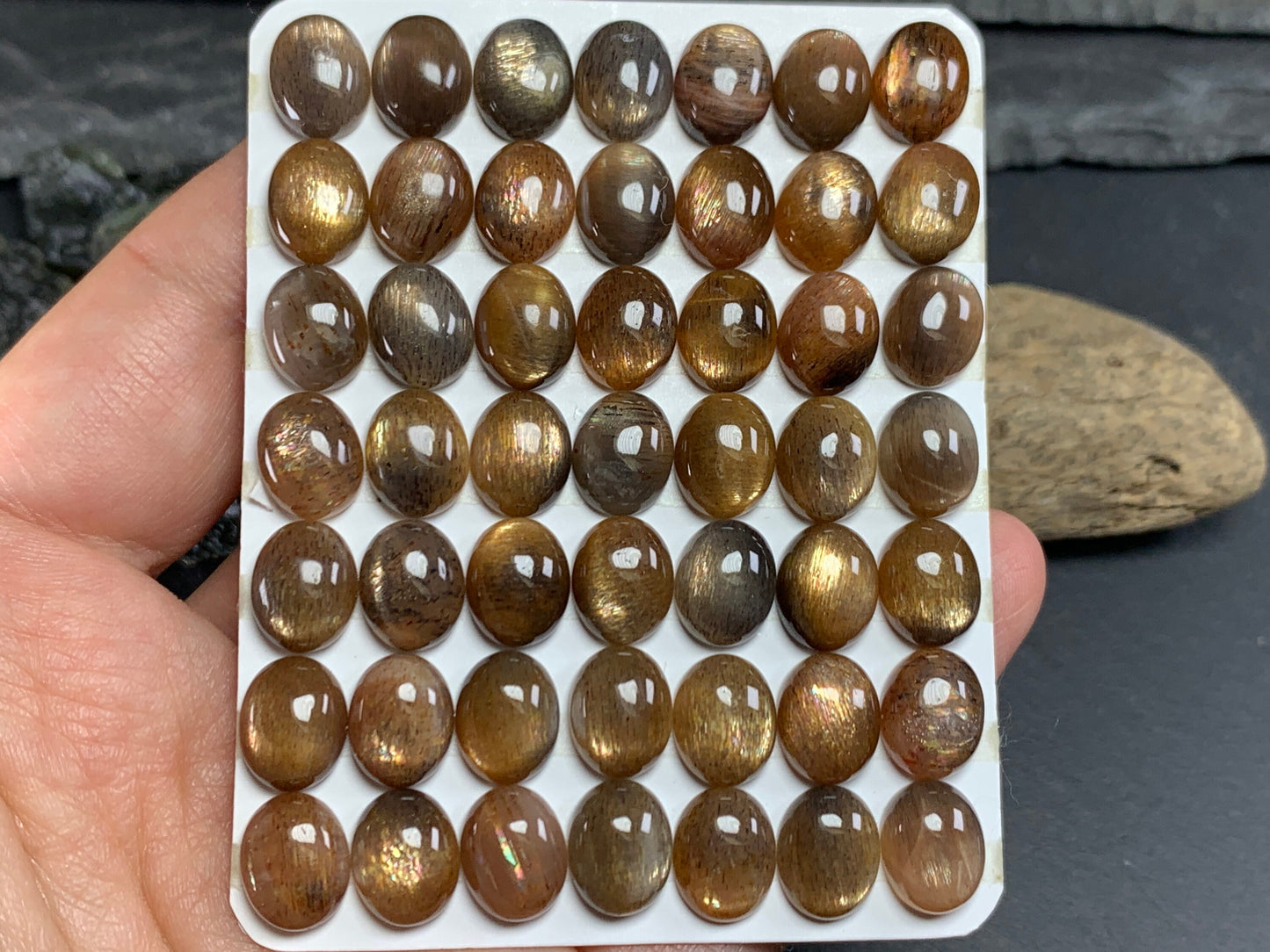 Gold Sunstone oval 8x10mm cabochon - Calibrated cabochons