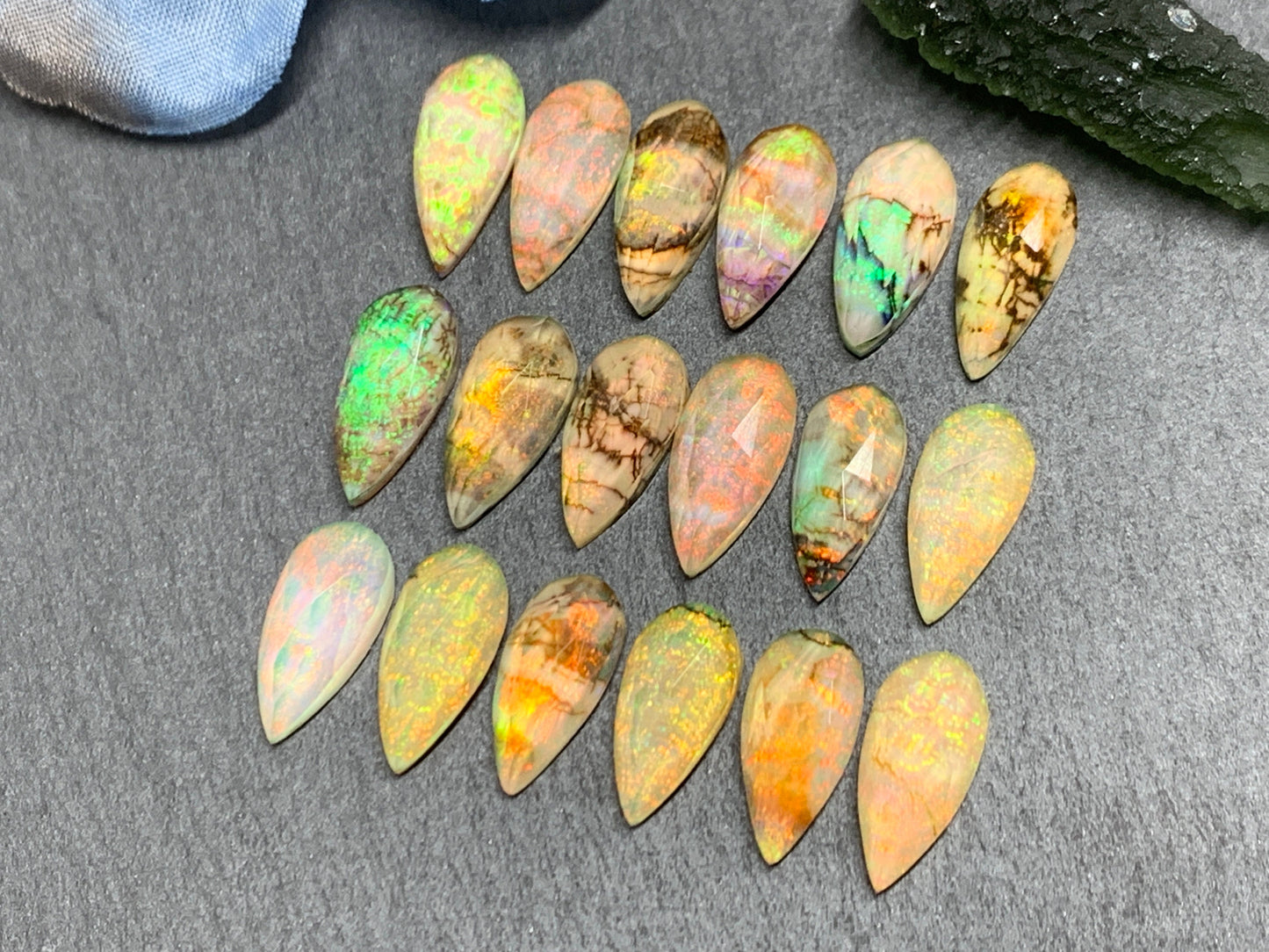 Faceted Monarch Opal pear 7x15mm cabochons - Doublet cabochons