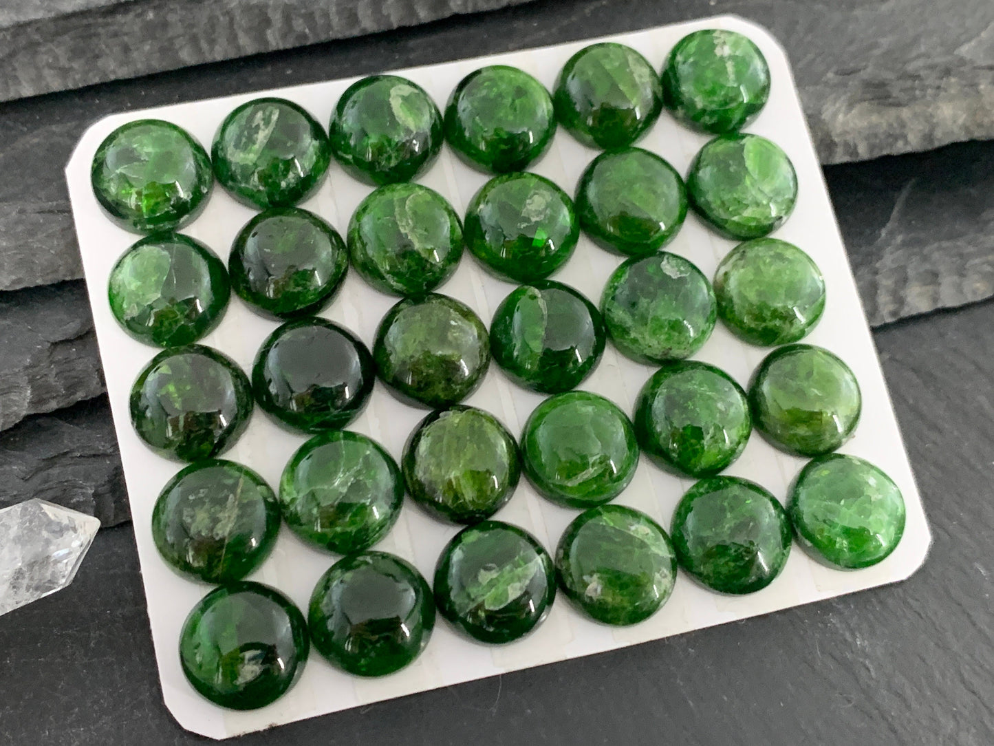 Chrome Diopside round 12mm cabochon - Calibrated cabochons