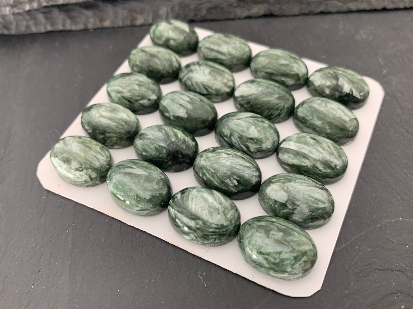 Seraphinite oval 13x18mm cabochon - Calibrated cabochons