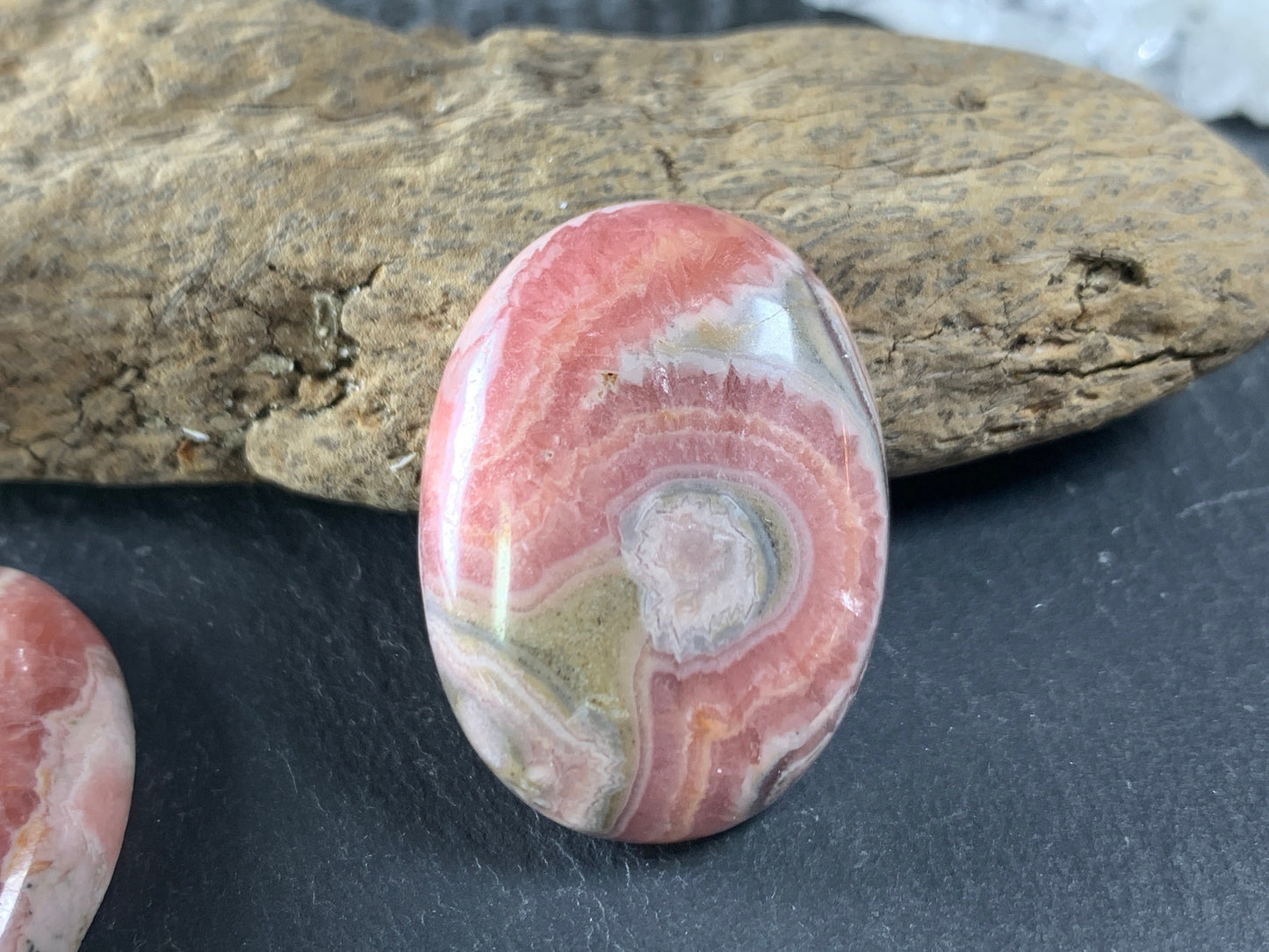 Rhodochrosite oval 22x30mm cabochon