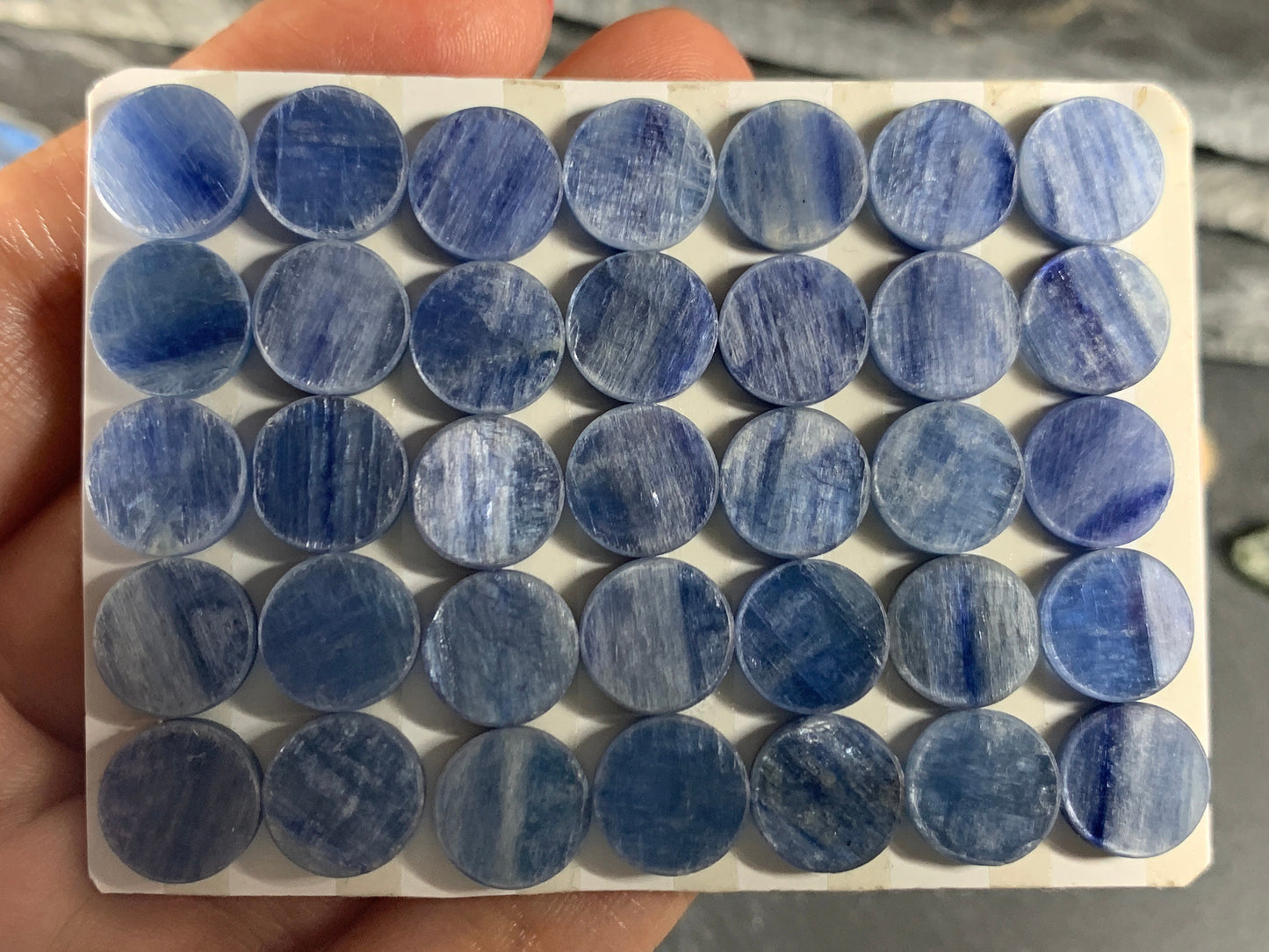 Flat Kyanite round 10mm cabochon - Calibrated cabochons