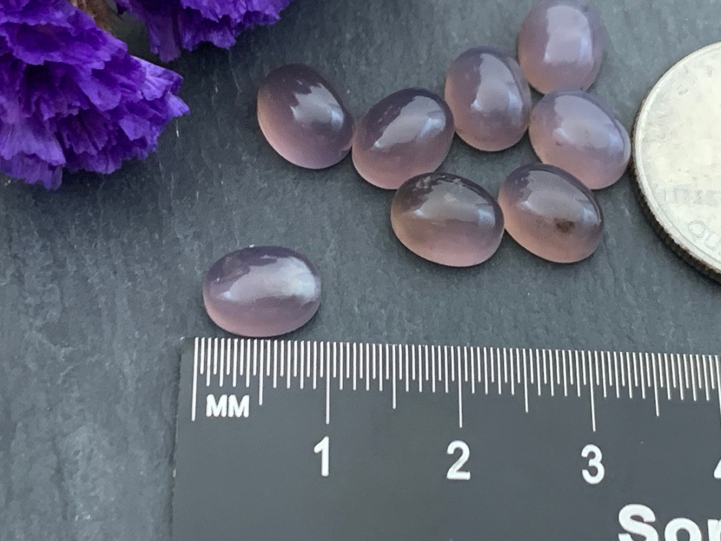Purple Chalcedony 7x9mm cabochon - Calibrated cabochons