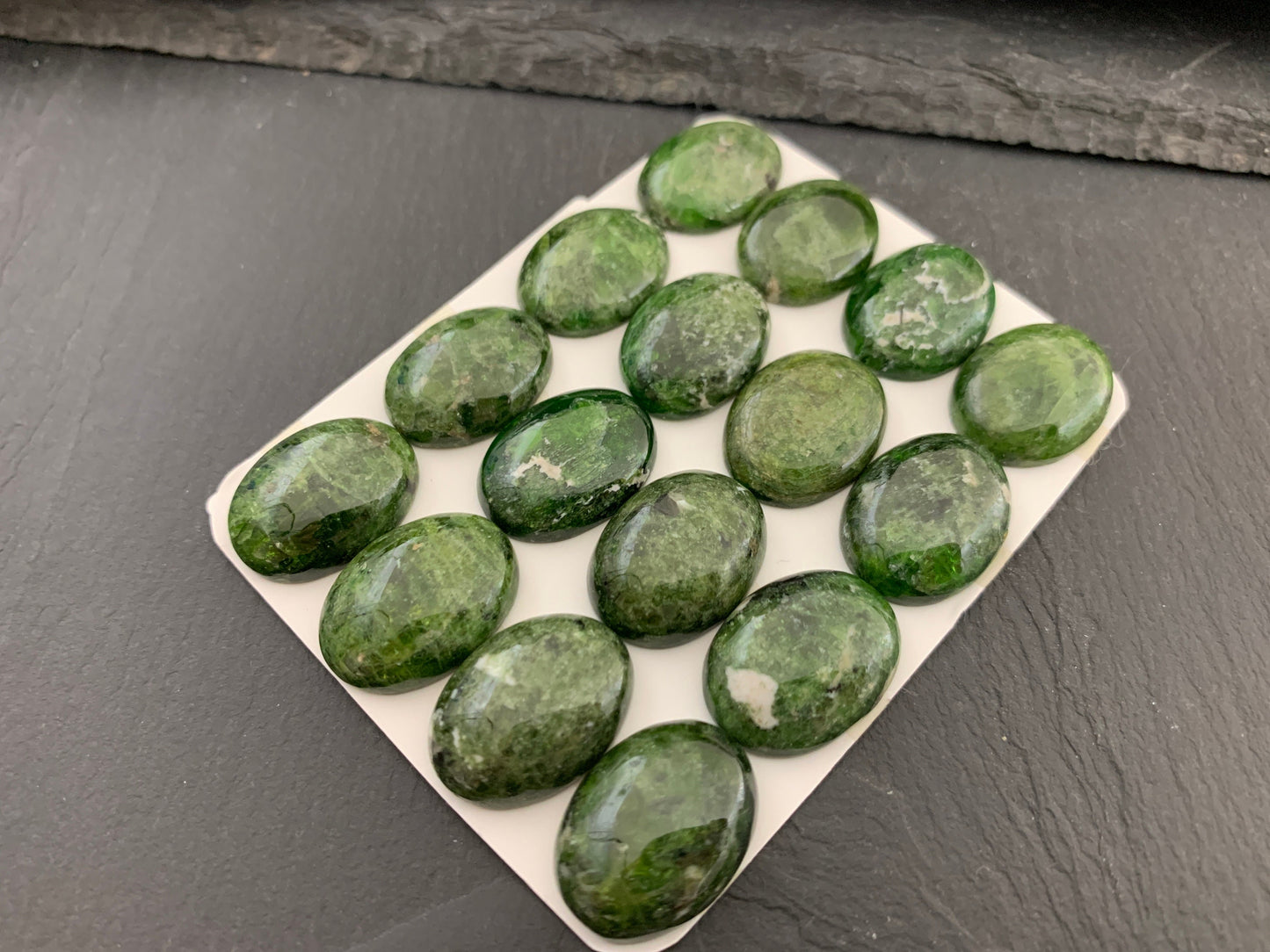 Chrome Diopside oval 15x20mm cabochon - Calibrated cabochons