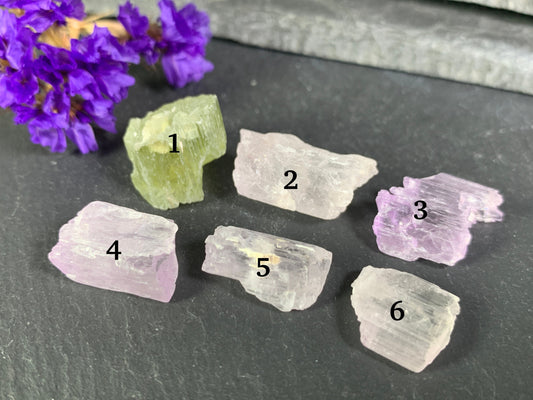 Raw Kunzite from Pakistan 15-23mm long - not drilled gemstone