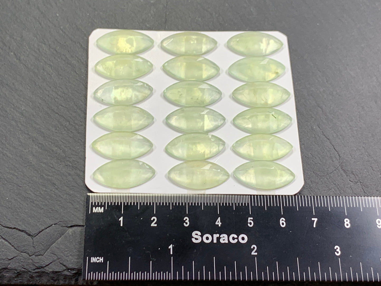 Faceted Prehnite marquise 10x20mm cabochon - Calibrated cabochons