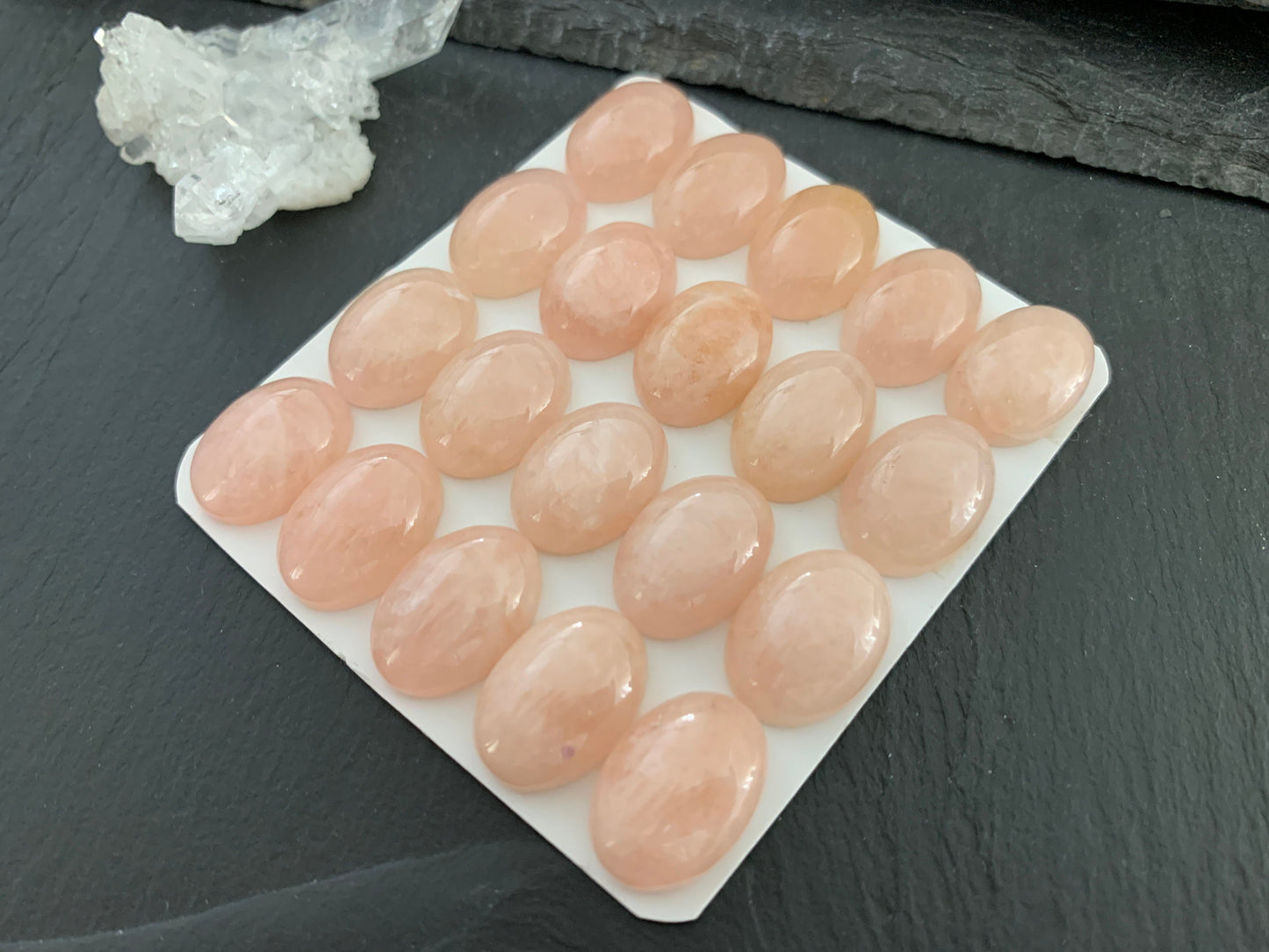 Morganite oval 13x18mm cabochon - Calibrated cabochons