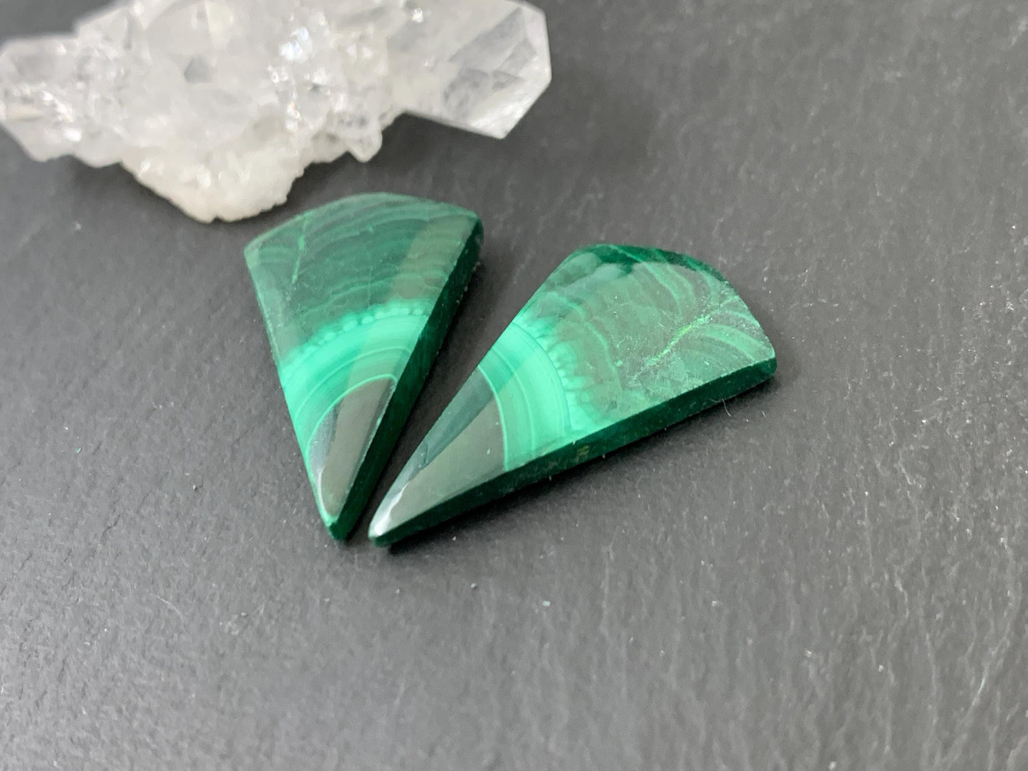 Malachite kite 16x28x3mm cabochon pair