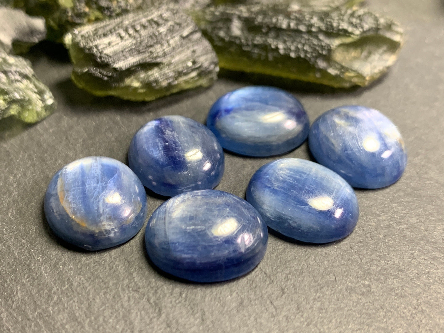 Kyanite oval 12x14mm cabochon - Calibrated cabochons