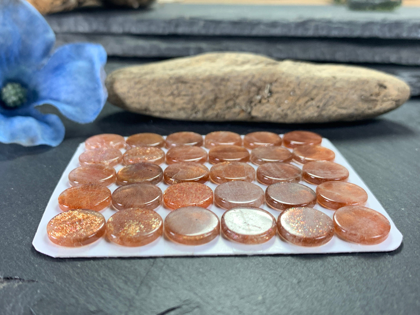 Flat Gold Sunstone round 12mm cabochon - Calibrated cabochons