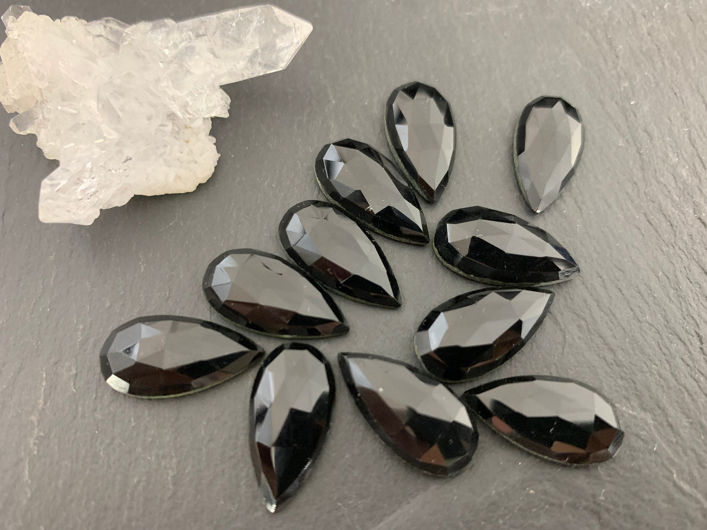 Faceted Black Agate pear 10x20mm cabochon - Calibrated cabochons