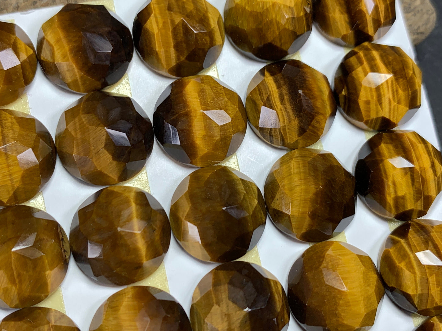 Faceted Tiger Eye round 15mm cabochon - Calibrated cabochons