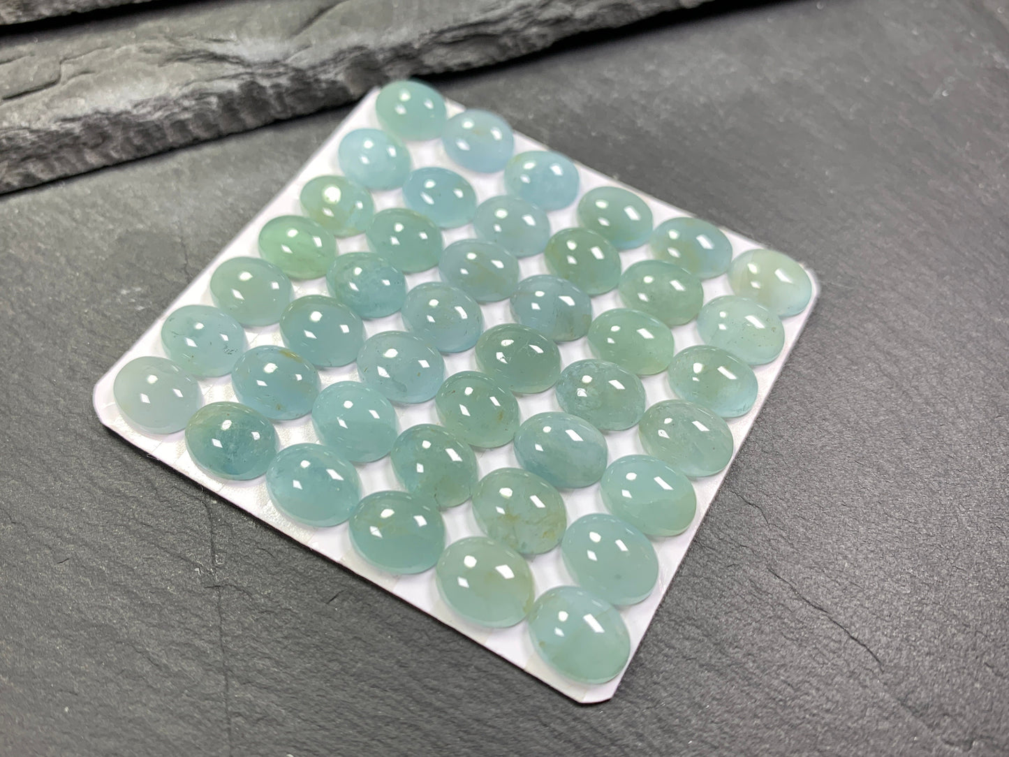 Aquamarine oval cabochon 8x10mm - Calibrated cabochons