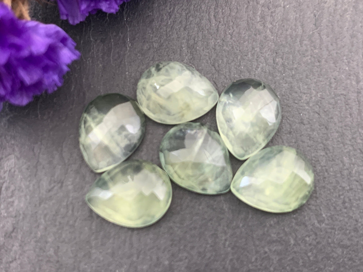 Faceted Prehnite pear 8x10mm cabochon - Calibrated cabochons