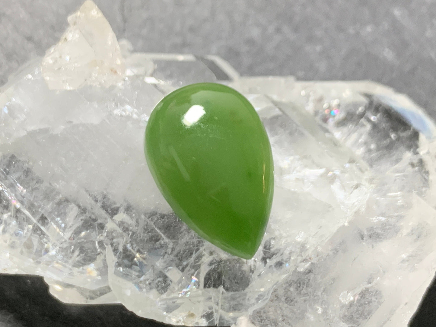 Nephrite pear 15-18mm long Cabochon - Calibrated cabochons