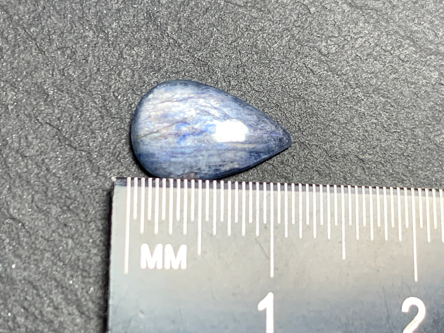 Kyanite pear 8x12mm cabochon - Calibrated Cabochons