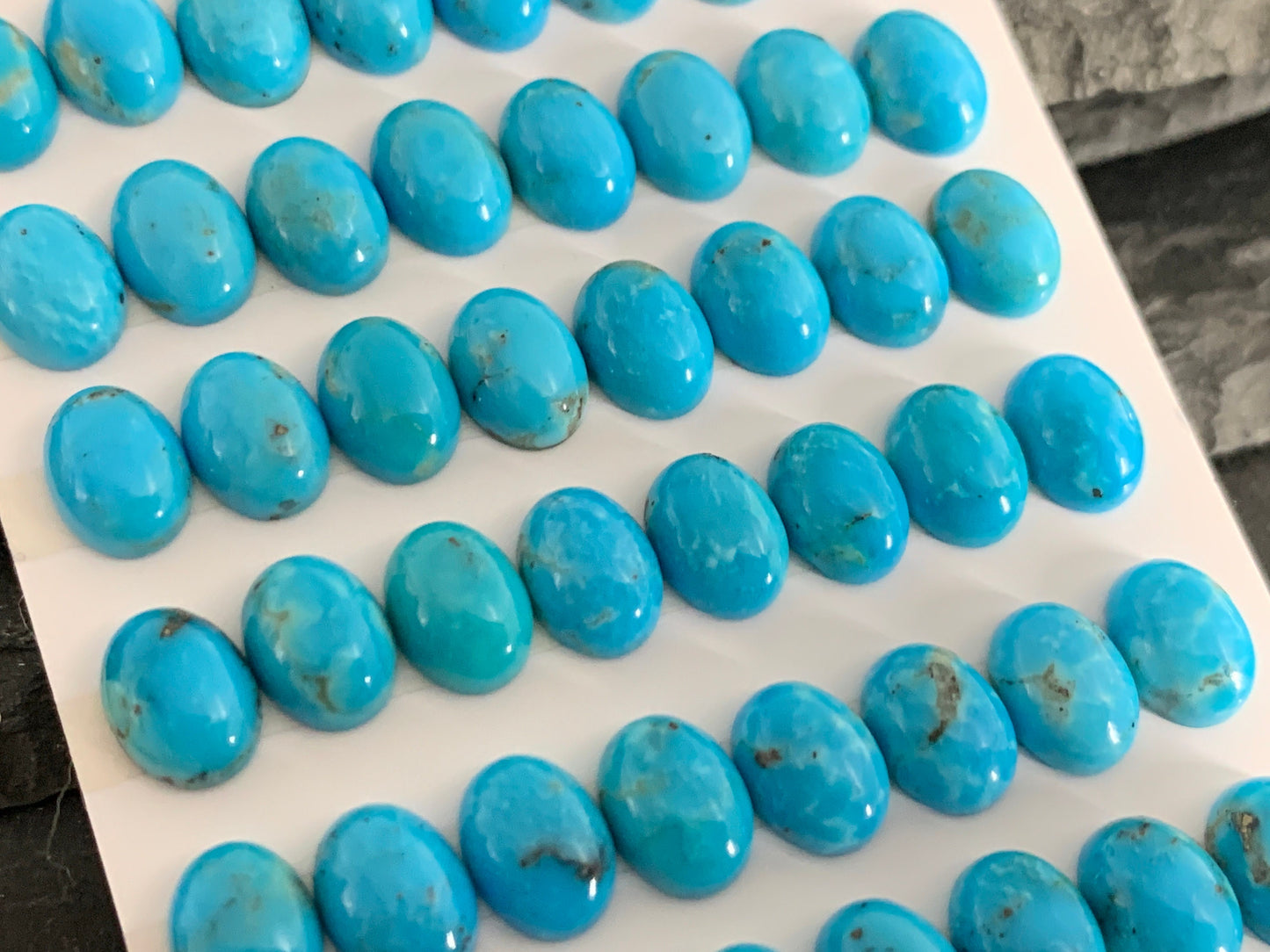Kingman Blue Turquoise oval 6x8mm cabochon - Calibrated cabochons