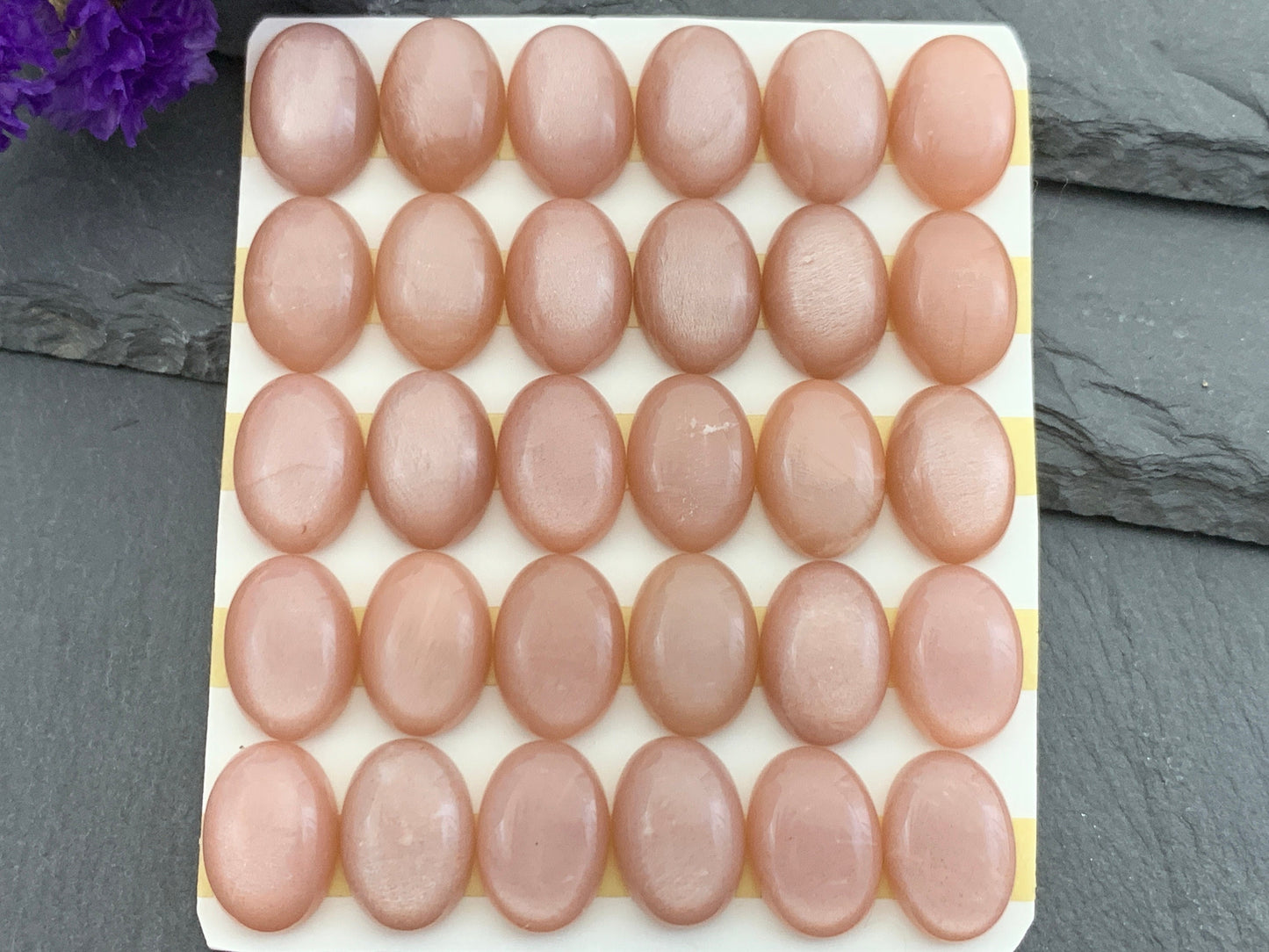 Peach Moonstone oval 10x14mm cabochon - Calibrated cabochons