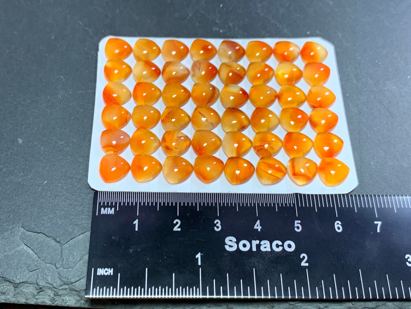 Carnelian curved triangle 8x8mm cabochon - Calibrated cabochons