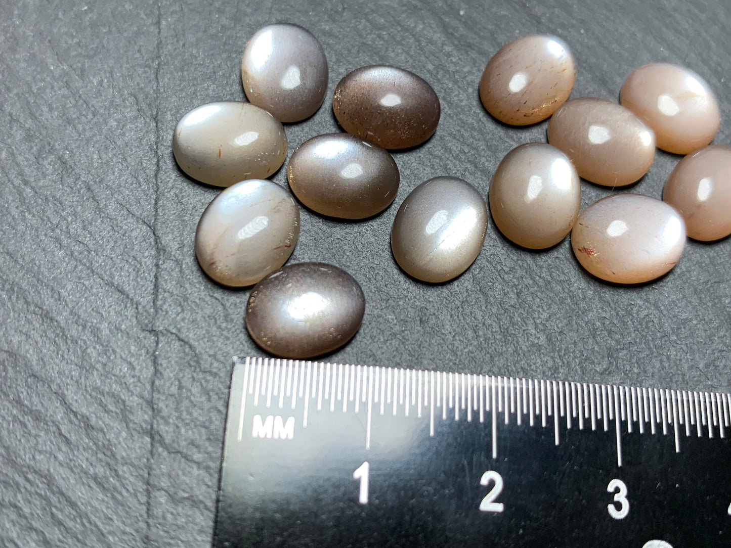 Gold Sunstone oval 8x10mm Cabochon - Calibrated cabochons