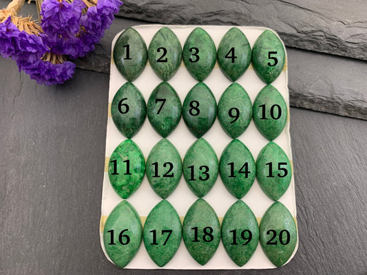 Maw Sit Sit Marquise 15x24mm cabochon - Calibrated Cabochons