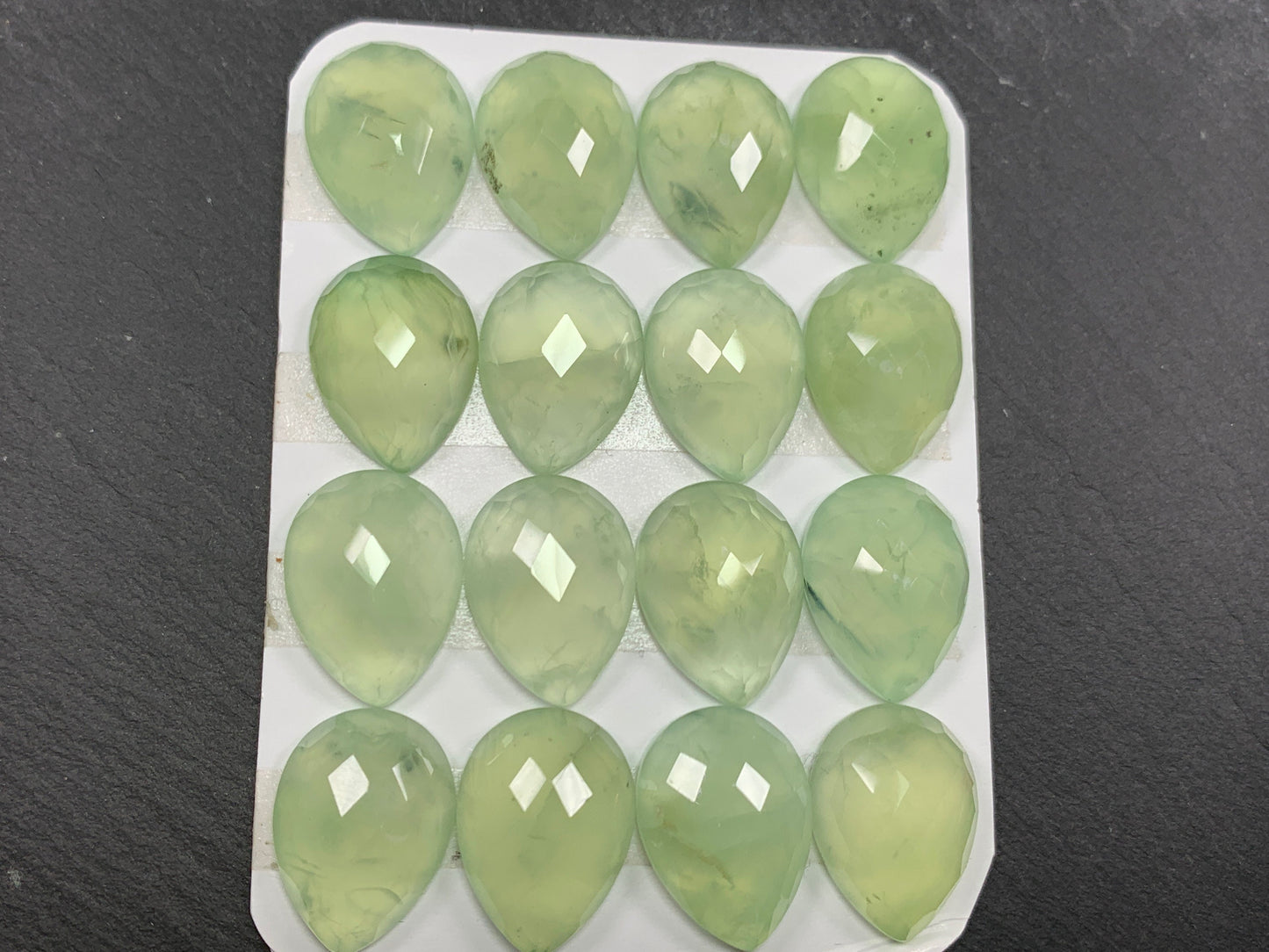 Faceted Prehnite pear 15x20mm cabochon - Calibrated cabochons