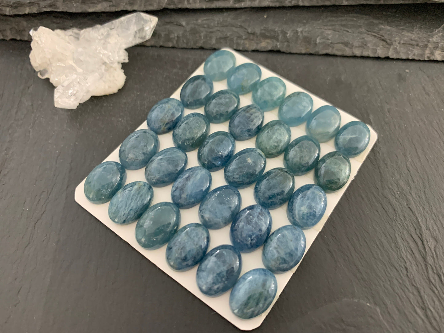 Aquamarine oval 10x14mm cabochon - Calibrated cabochons