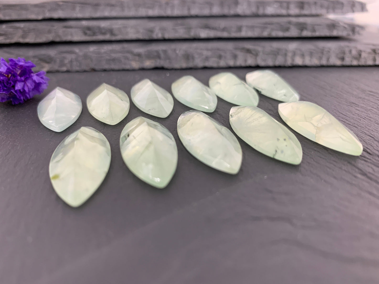 Faceted Prehnite marquise 12x30mm cabochon - Calibrated cabochons